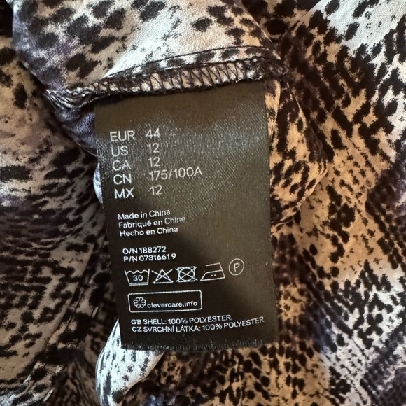 H&M SNAKE PRINT CROSS OVER BLOUSE - Picture 6 of 9